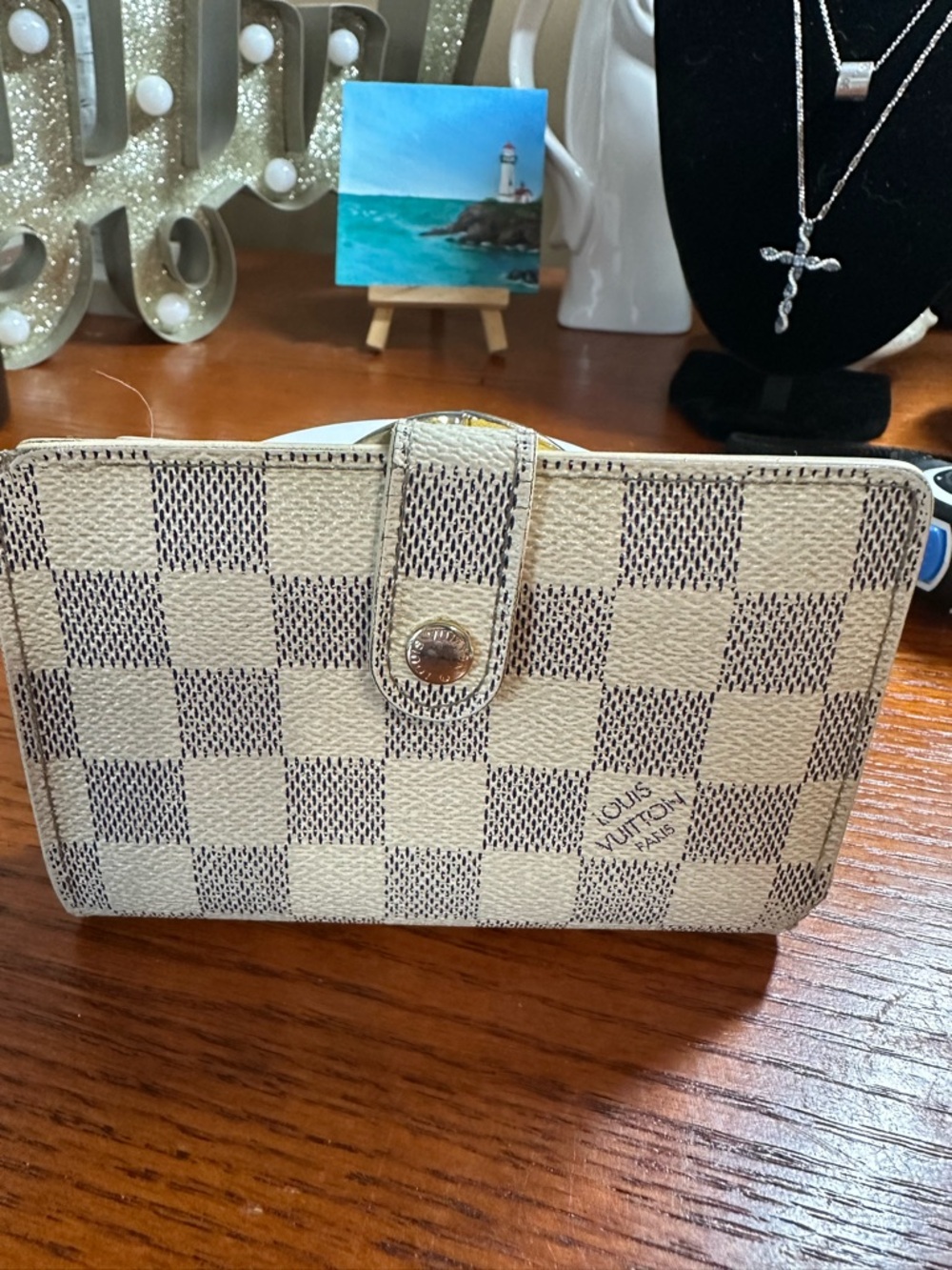 Authentic Louis Vuitton Beige Damier
Check Wallet with Snap/ Kisslock closures